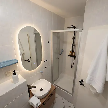 Kuestenheim-50 M² M.terasse U.parken بيت للعطل